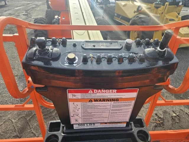 Image of JLG 600S equipment image 2