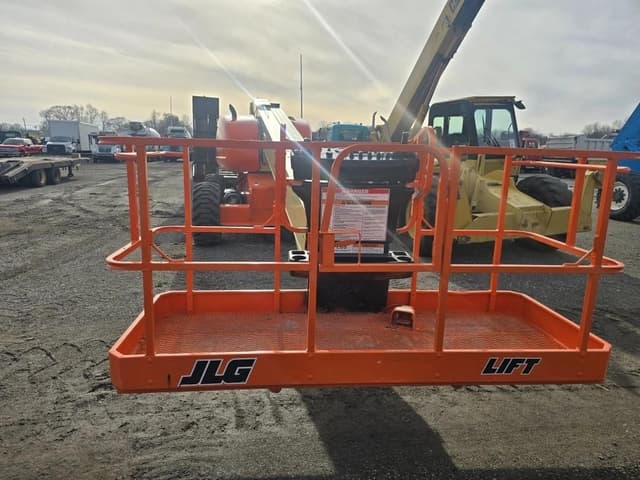 Image of JLG 600S equipment image 1