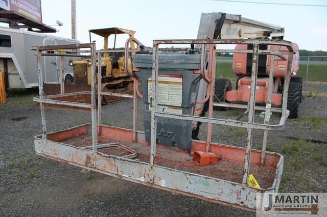 Image of JLG 800A equipment image 4