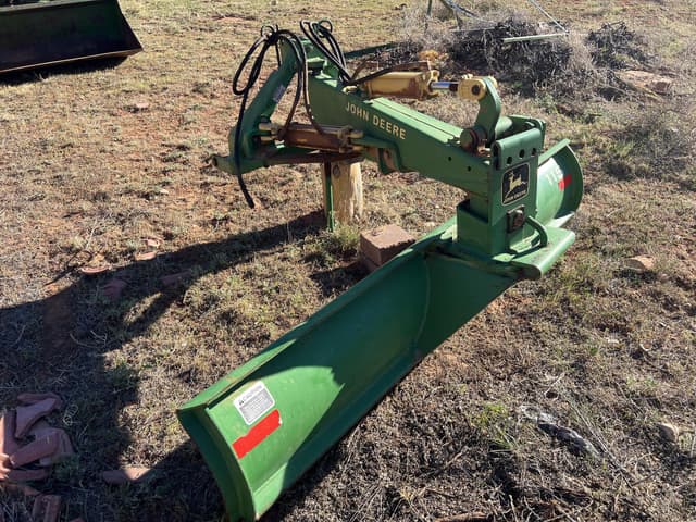 Image of John Deere 115 equipment image 2