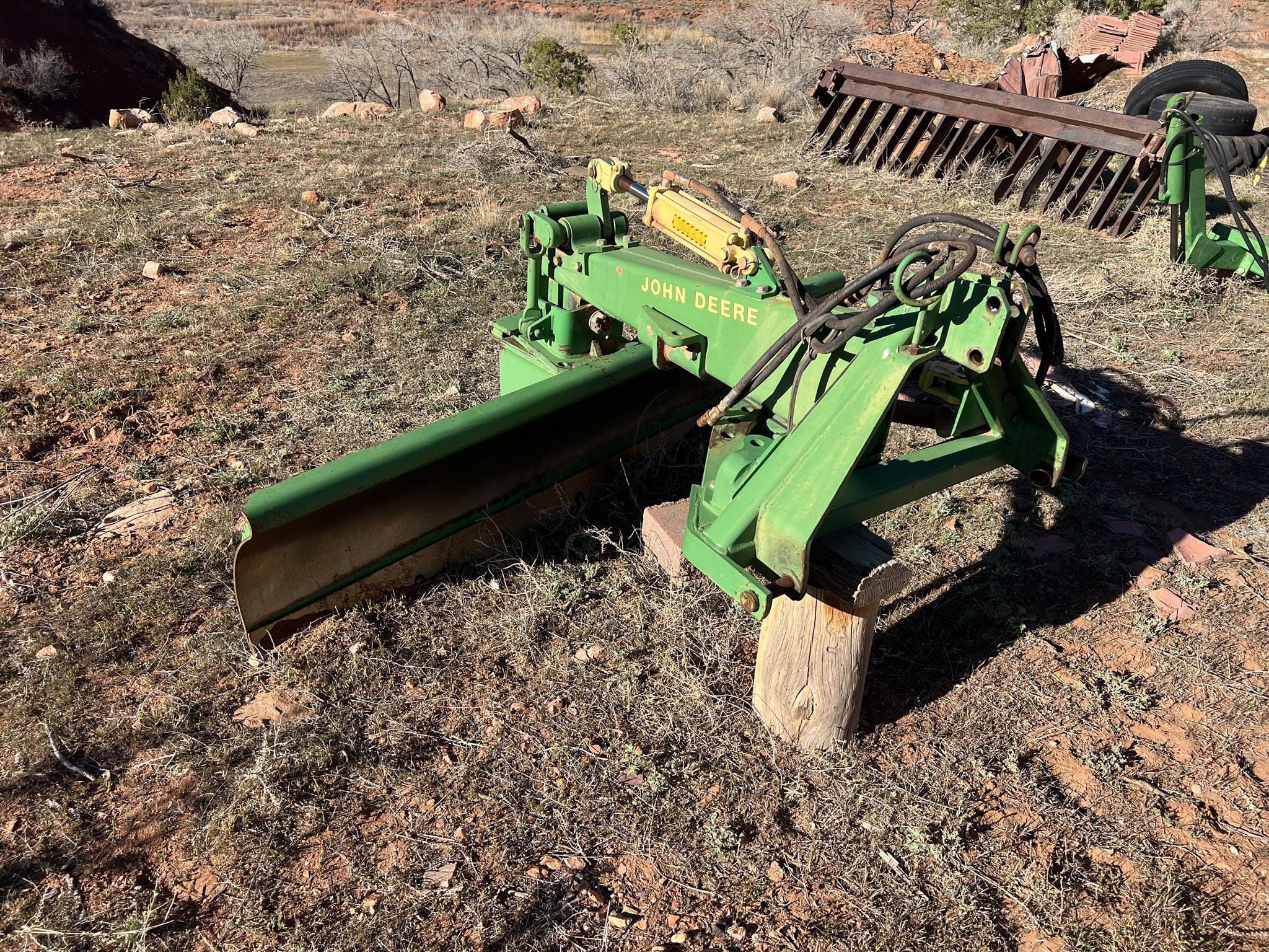 1999 John Deere 115 Equipment Image0