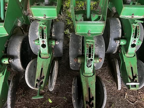 Image of John Deere 1530 equipment image 2