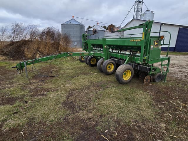 Image of John Deere 1530 equipment image 3