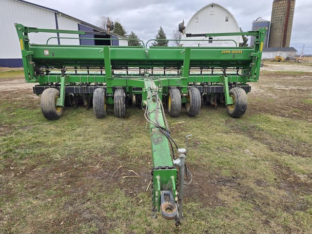 Image of John Deere 1530 equipment image 2