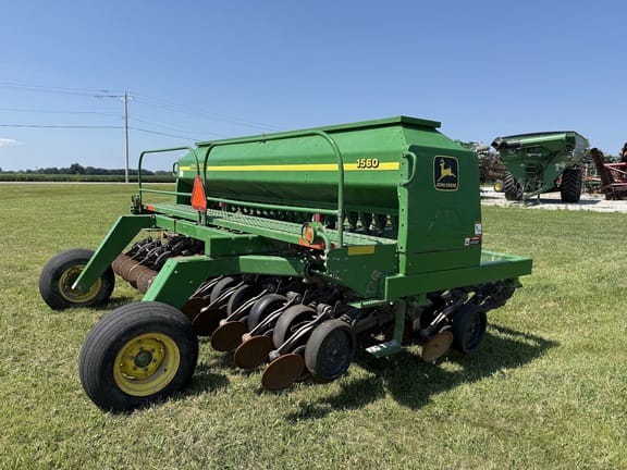 1999 John Deere 1560 Equipment Image0