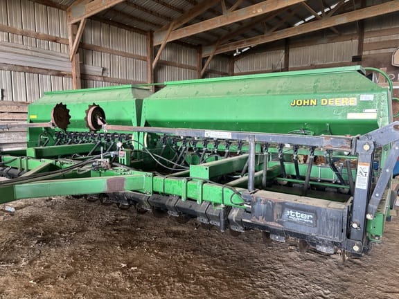 1999 John Deere 1560 Equipment Image0