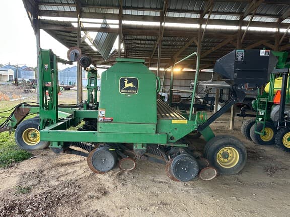 Image of John Deere 1560 equipment image 1