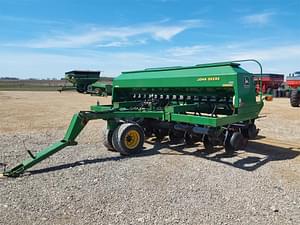 1999 John Deere 1560 Image