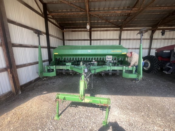 1999 John Deere 1560 Equipment Image0