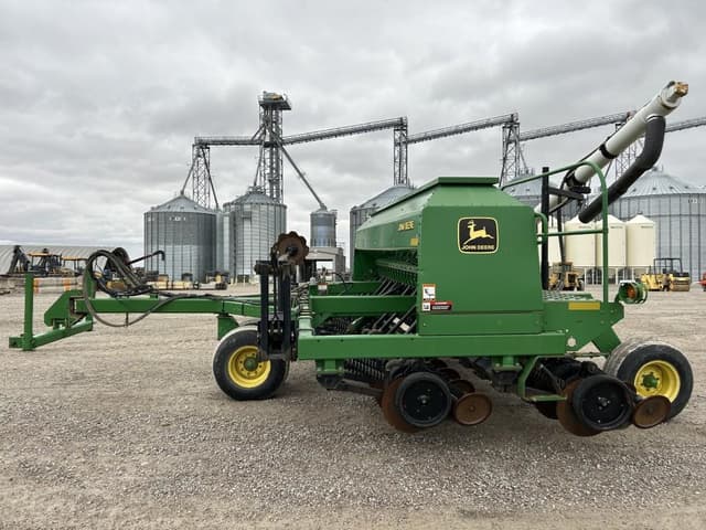 Image of John Deere 1560 equipment image 2