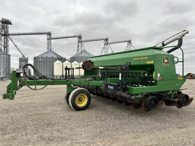 Image of John Deere 1560 equipment image 1