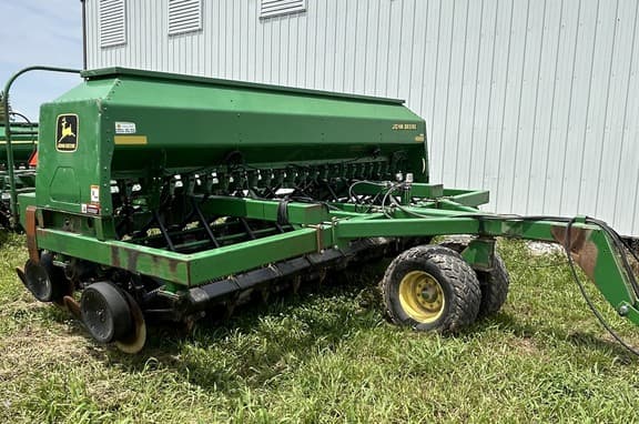 Image of John Deere 1560 Image 0