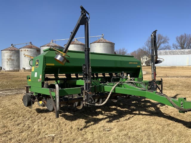 Image of John Deere 1560 equipment image 4