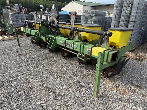 Image of John Deere 1700 equipment image 1