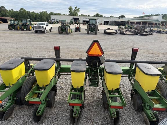 Image of John Deere 1700 equipment image 4