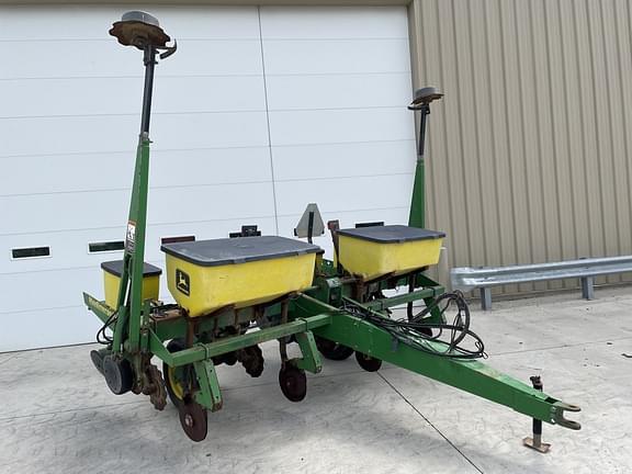 1999 John Deere 1750 Equipment Image0