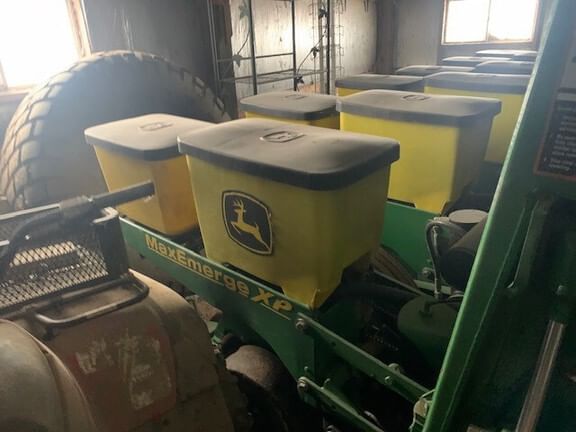 1999 John Deere 1750 Equipment Image0