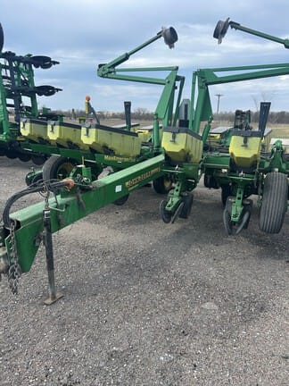 1999 John Deere 1760 Equipment Image0