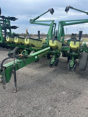 1999 John Deere 1760 Image