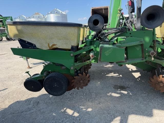 Image of John Deere 1760 equipment image 1