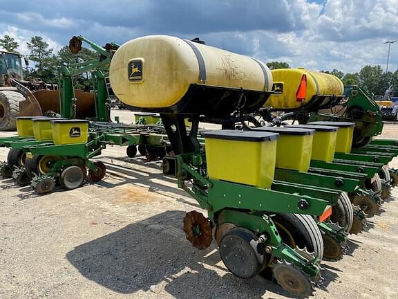 Image of John Deere 1770 equipment image 3