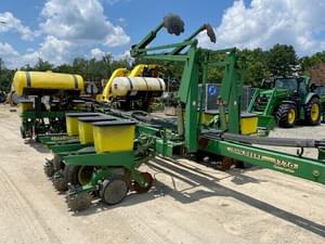 1999 John Deere 1770 Image