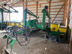 1999 John Deere 1770 Image