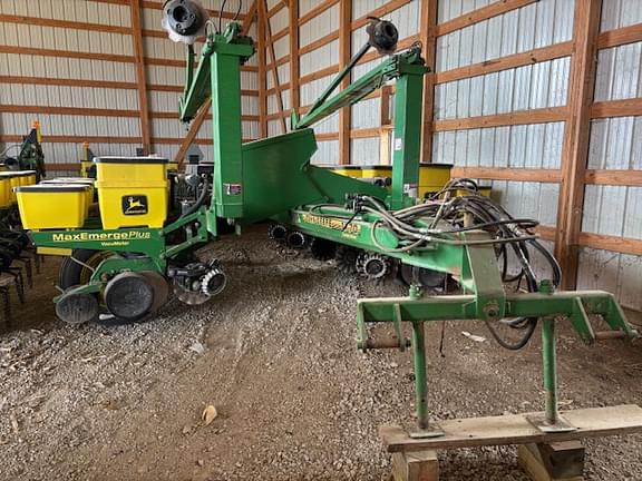 Image of John Deere 1770 equipment image 1