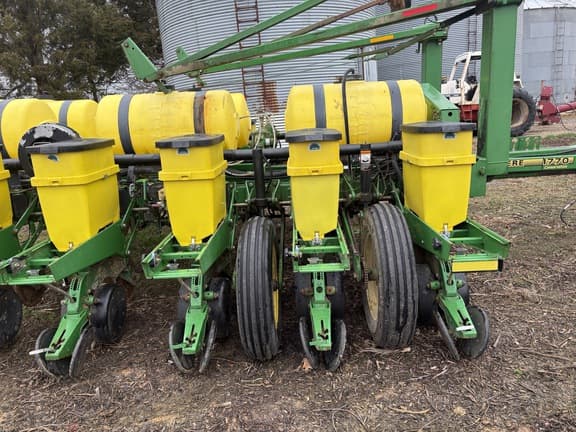 Image of John Deere 1770 equipment image 2