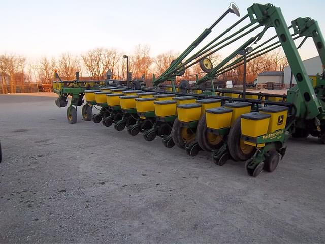 Image of John Deere 1770 equipment image 3