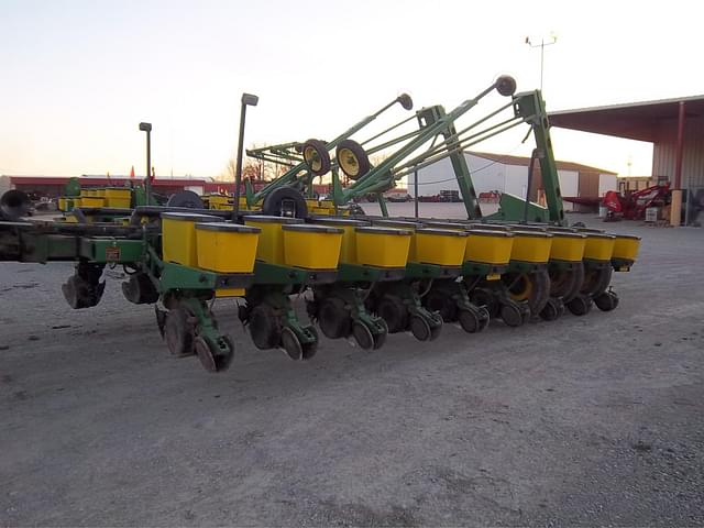 Image of John Deere 1770 equipment image 4