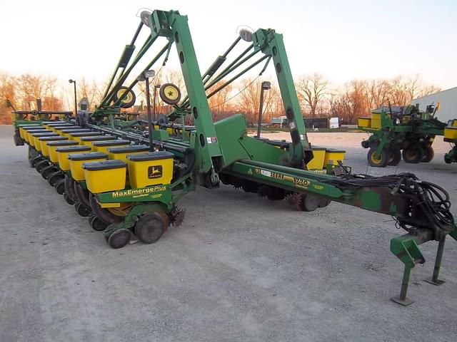 Image of John Deere 1770 equipment image 2