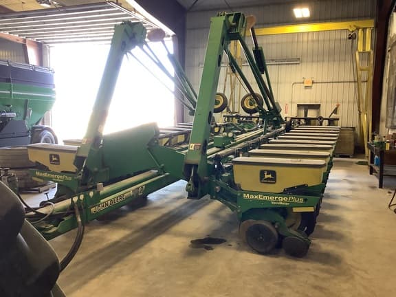 Image of John Deere 1770 equipment image 1