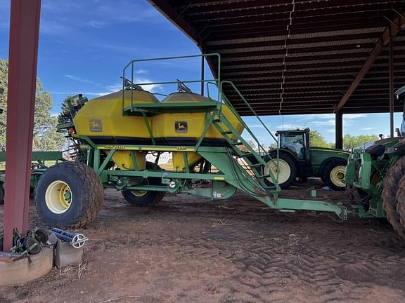 Image of John Deere 1850 equipment image 3