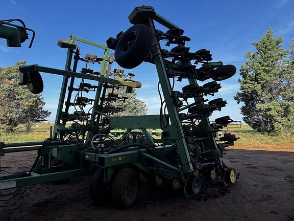 Image of John Deere 1850 equipment image 4