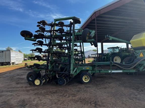 1999 John Deere 1850 Equipment Image0