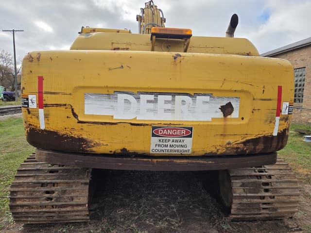 Image of John Deere 200LC equipment image 3