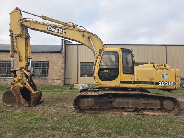 Image of John Deere 200LC equipment image 1