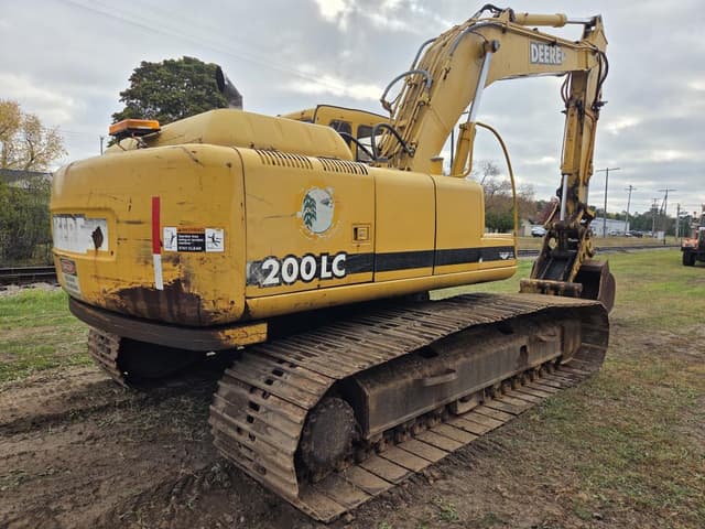 Image of John Deere 200LC equipment image 4