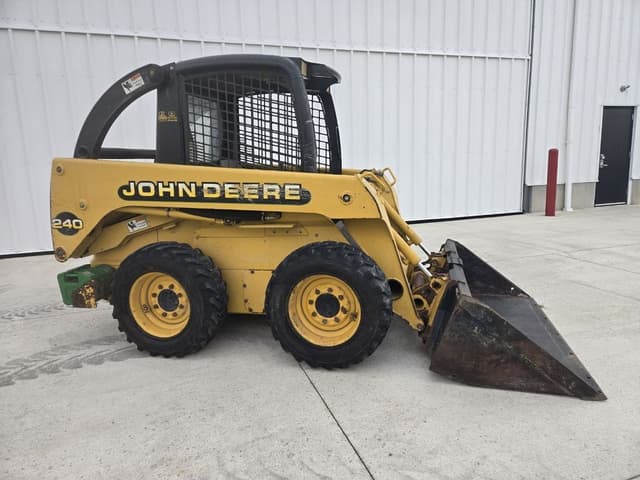 Image of John Deere 240 equipment image 4