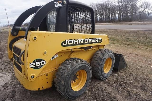 Image of John Deere 250 equipment image 3