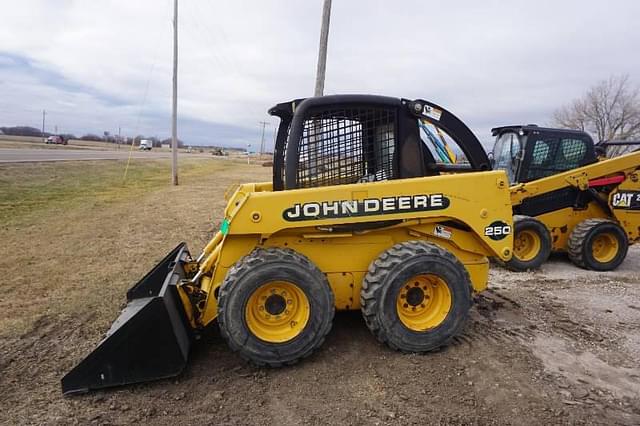 Image of John Deere 250 equipment image 1