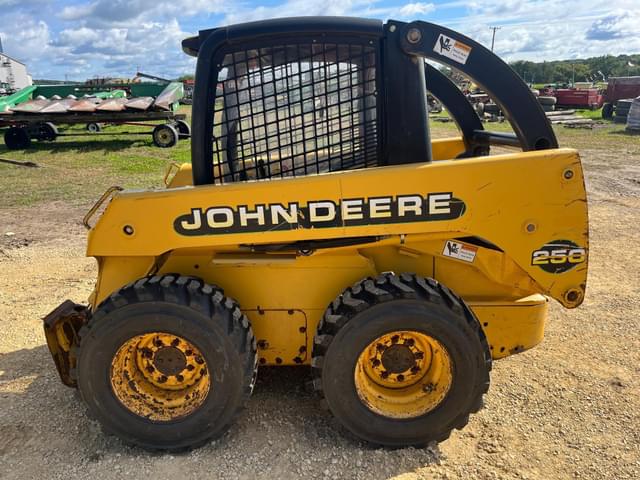 Image of John Deere 250 equipment image 1