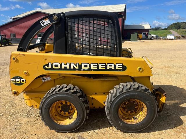 Image of John Deere 250 equipment image 4