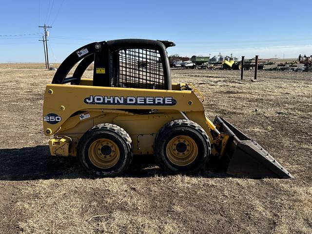 Image of John Deere 250 equipment image 3