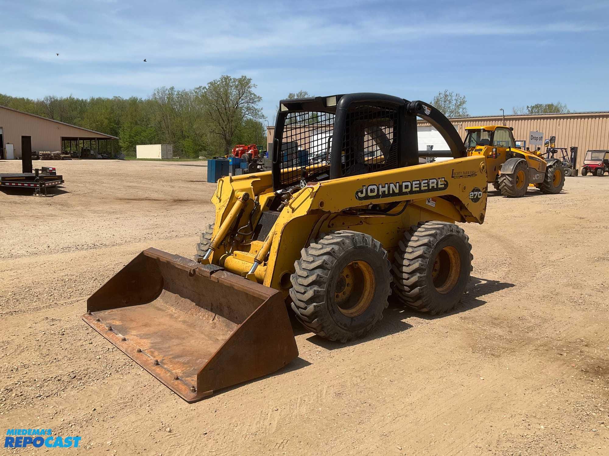 Main image John Deere 270