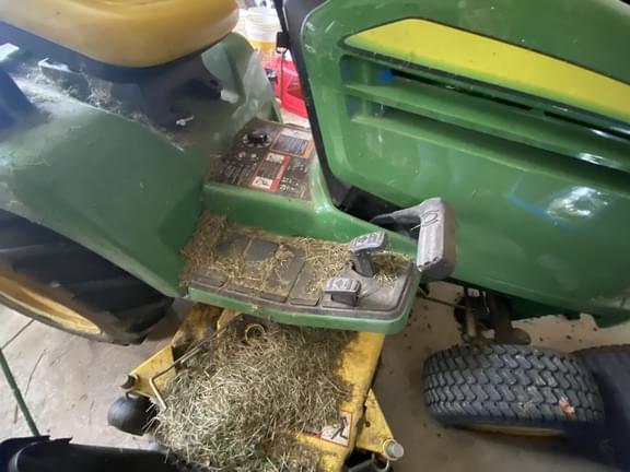 Image of John Deere 325 equipment image 4