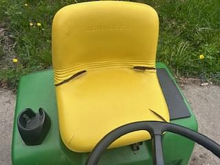Image of John Deere 345 equipment image 4