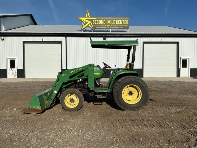Image of John Deere 4400 equipment image 1