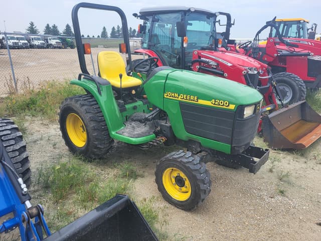 Image of John Deere 4200 equipment image 1